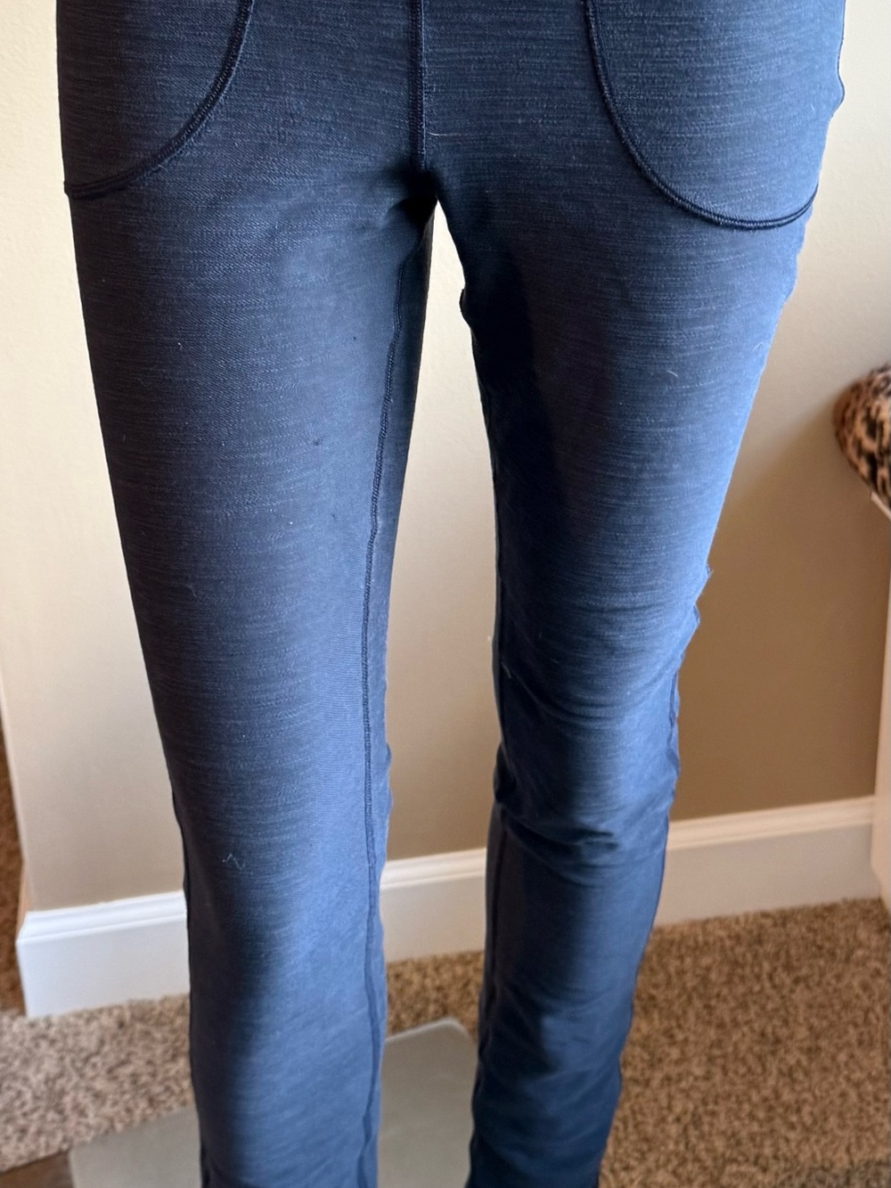 Lululemon leggings with straight leg bottom and large pockets